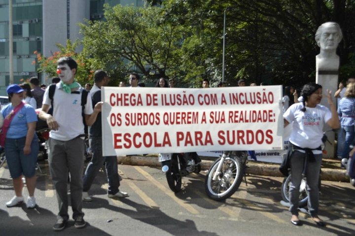 Manifestação Brasília 2011 - Mov Surdo Nacional (26).jpg