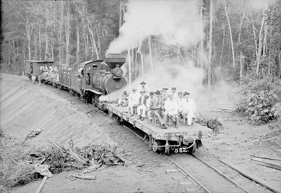 582 - Autoridades_em_Visita_ao_Trecho_Concluído_da_Ferrovia_Madeira-Mamoré_-_,_Acervo_do_Museu_Paulista_da_USP_(cropped).jpg