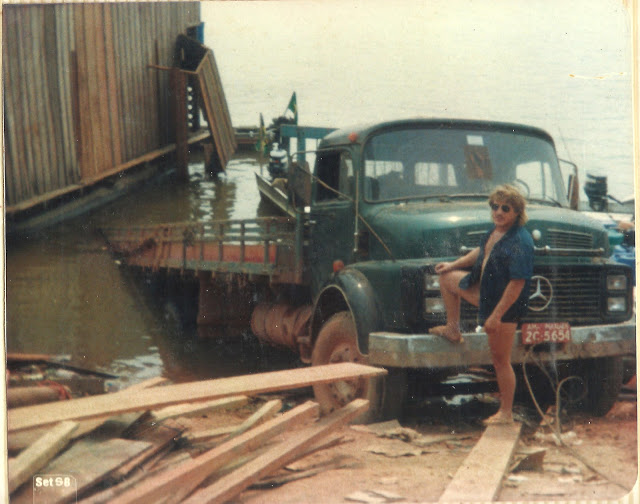 GAR. RIO MAD. BARRANCO CAMINHÃO DESPENCOU.jpg