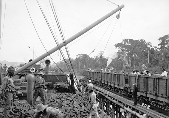 958 - Desembarque_de_Mercadorias_e_Animais_no_Cais_de_Porto_Velho_-_,_Acervo_do_Museu_Paulista_da_USP_(cropped).jpg