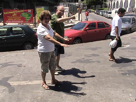 2010 - Inventário das Sombras - Bienal da UNE - Lapa-RJ (3).JPG