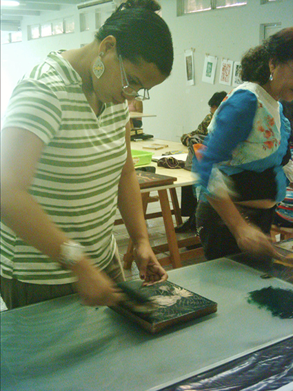 100 -  Bruna entintando.JPG