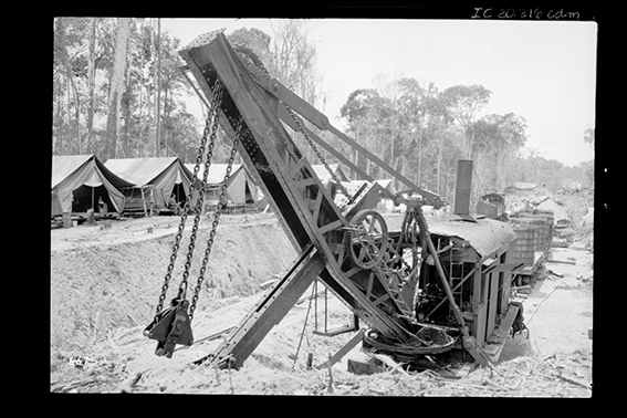 667 - Escavadeira_a_Vapor_Utilizada_na_Construção_da_Ferrovia_Madeira-Mamoré,_Acervo_do_Museu_Paulista_da_USP.jpg