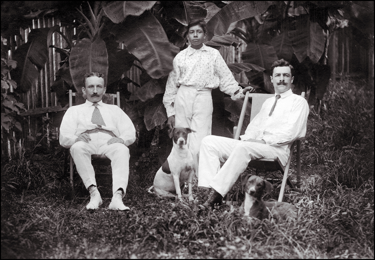 Villa Bella 1911 - Carlos Meyer e seu seviçal Juan em Villa Bella_ Bauler_1908-1911.jpg