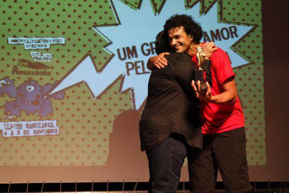 Recebendo o Troféu Mapinguari 02 por Anima4 -  Cineamazônia 2014.jpg