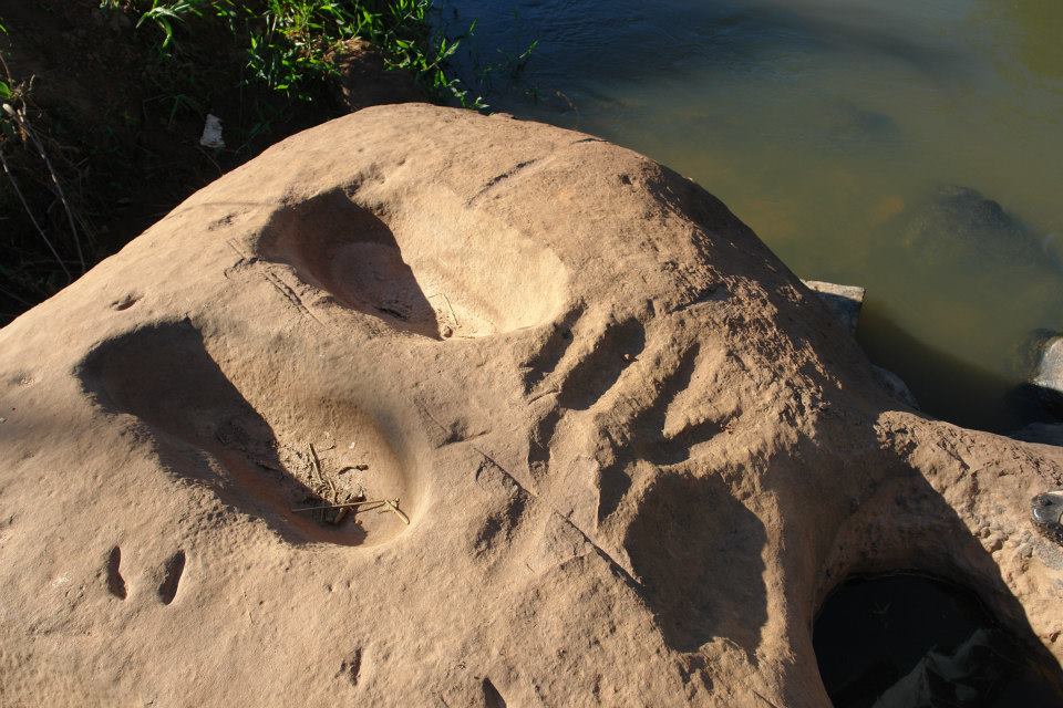 Foto Joaquim Cunha - oficina lítica2 - Rolim de Moura.jpg