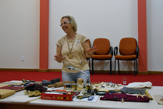 08 - iniciando explanações sobre o processo da gravura em metal.jpg