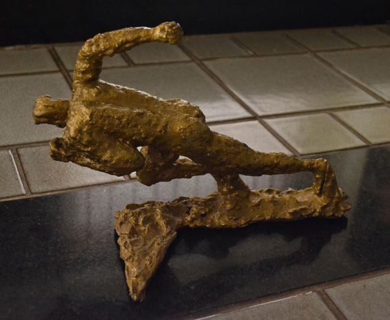 2004 - Sprinter - escultura em alumínio pintado.jpg