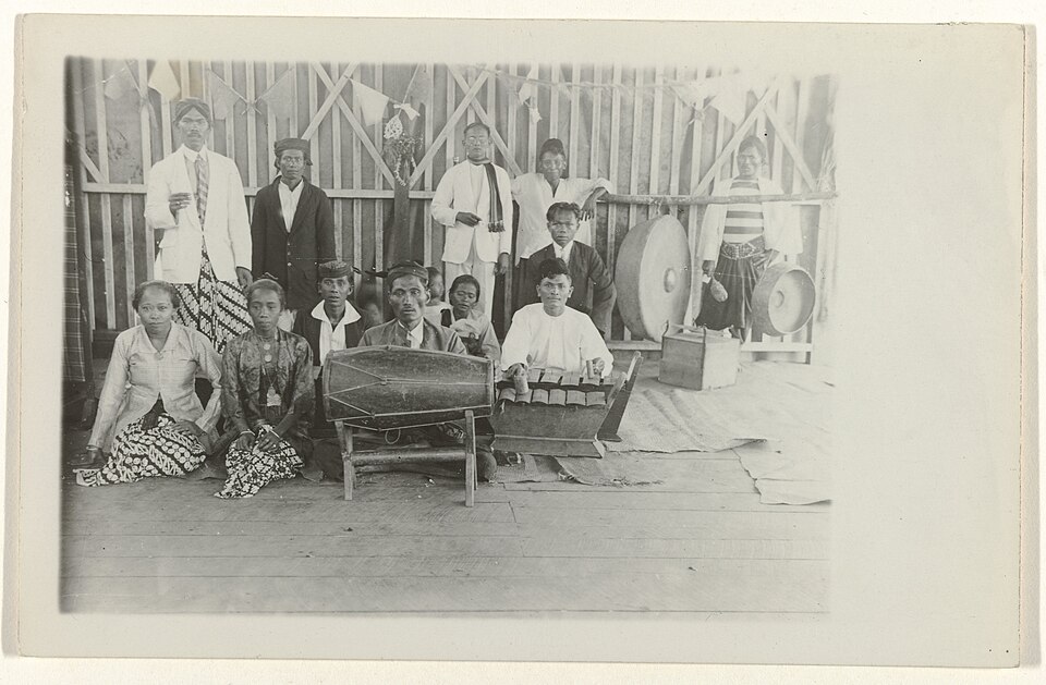 Trabalhadores contratados javaneses em Moengo, 1929–1930.jpg