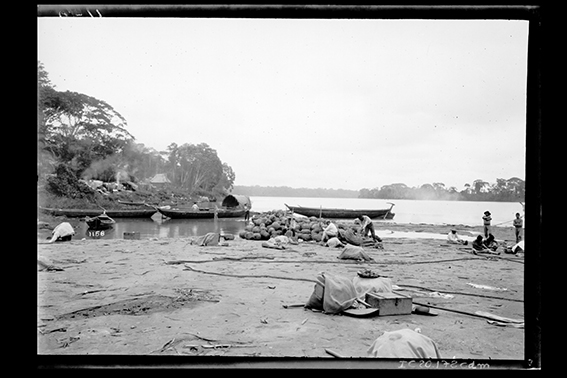 1158 - Grupo_de_Trabalhadores_Às_Margens_do_Rio_Madeira_-_,_Acervo_do_Museu_Paulista_da_USP.jpg