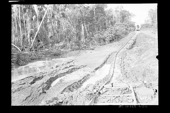 619 - Deslizamento_de_Trilhos_Ocasionado_Pelas_Chuvas_na_Região_-_,_Acervo_do_Museu_Paulista_da_USP.jpg
