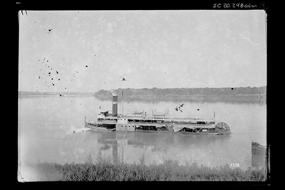 1108 - Navio_Cargueiro_a_Vapor_Navegando_no_Rio_Madeira_-_,_Acervo_do_Museu_Paulista_da_USP.jpg