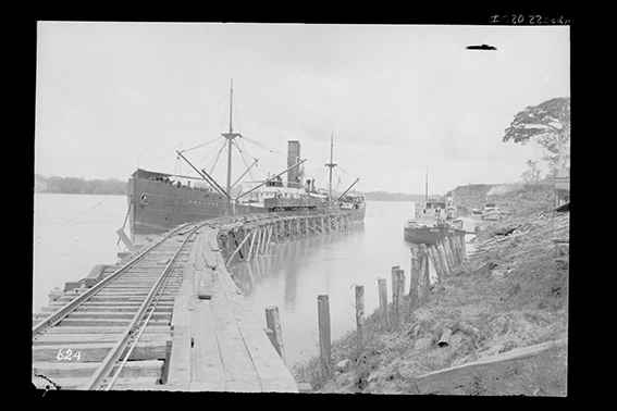 624 - Navio_Cargueiro_Inglês_Atracado_no_Cais_de_Porto_Velho_-_,_Acervo_do_Museu_Paulista_da_USP.jpg