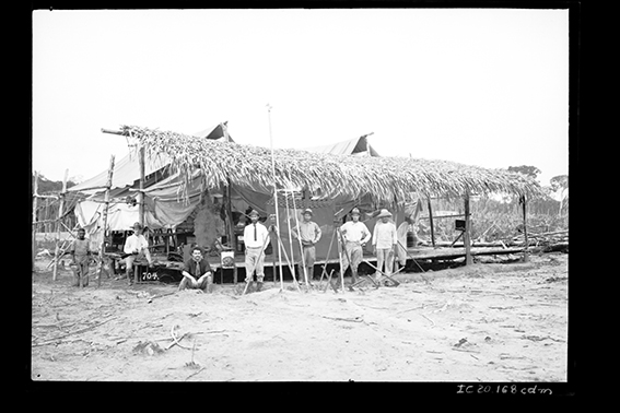 704 - Trabalhadores_em_Acampamento_-_,_Acervo_do_Museu_Paulista_da_USP.jpg