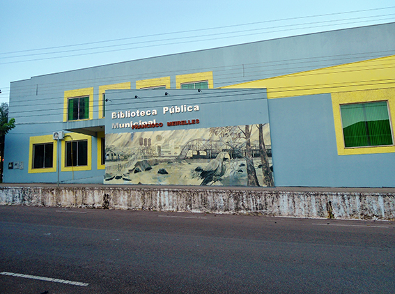 5 - Lateral com pintura do artista Assis Chateaubriand.JPG