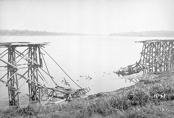 1041 - Desabamento_do_Cais_de_Porto_Velho_em_Construção_À_Margem_do_Rio_Madeira_-_,_Acervo_do_Museu_Paulista_da_USP_(cropped).jpg