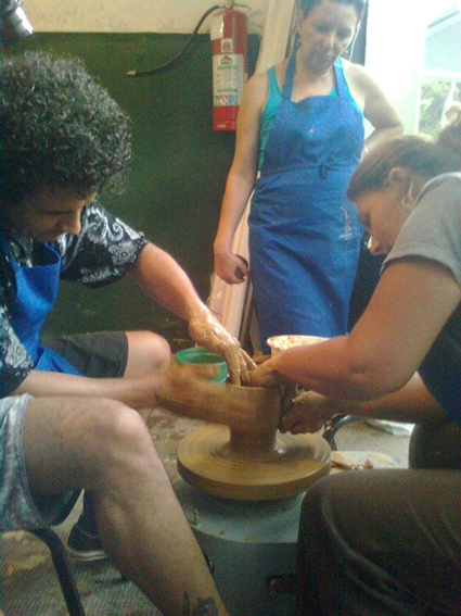2010 - Aprendendo o ofício com a profª e ceramista Flávia Santoro (7).jpg