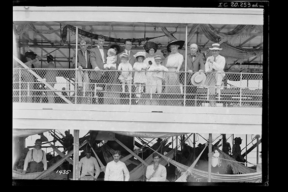 1435 - Grupo_de_Norte-Americanos_Chegando_de_Navio_a_Vapor_em_Porto_Velho_-_,_Acervo_do_Museu_Paulista_da_USP.jpg