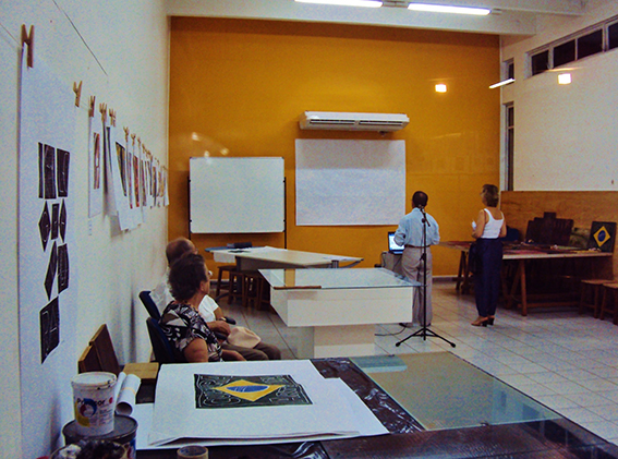 4 - exposição de xilogravuras do curso livre 2010.JPG