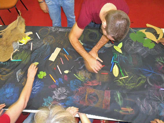 24 - calcando sobre materiais diversos.jpg