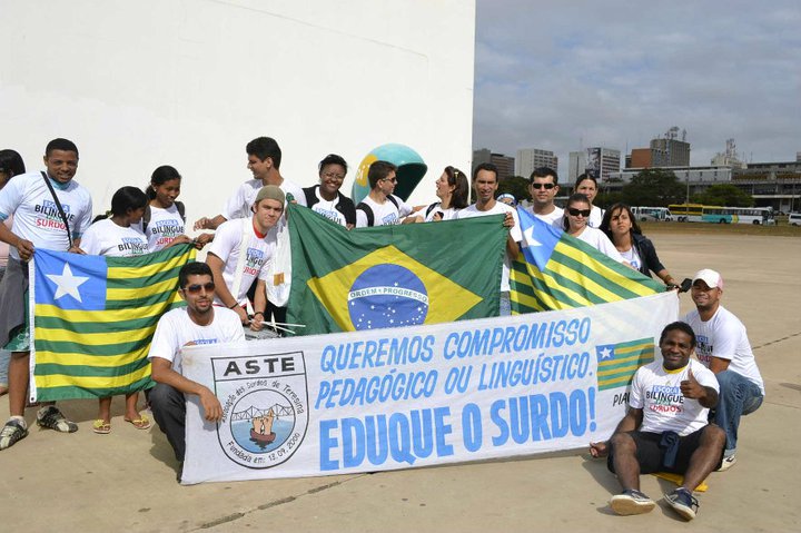 Manifestação Brasília 2011 - Mov Surdo Nacional (21).jpg