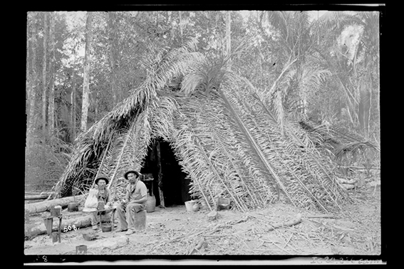 508 - Trabalhadores_Fazendo_Suas_Refeições_em_Frente_a_uma_Cabana_de_Palmeiras_-_,_Acervo_do_Museu_Paulista_da_USP.jpg