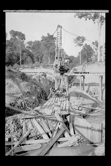 777 - Guindaste_a_Vapor_na_Obra_de_Construção_da_Ferrovia_Madeira-Mamoré,_Acervo_do_Museu_Paulista_da_USP.jpg