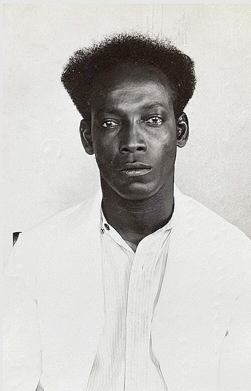 Anton de Kom — fotografia policial, Paramaribo, 1933.jpg