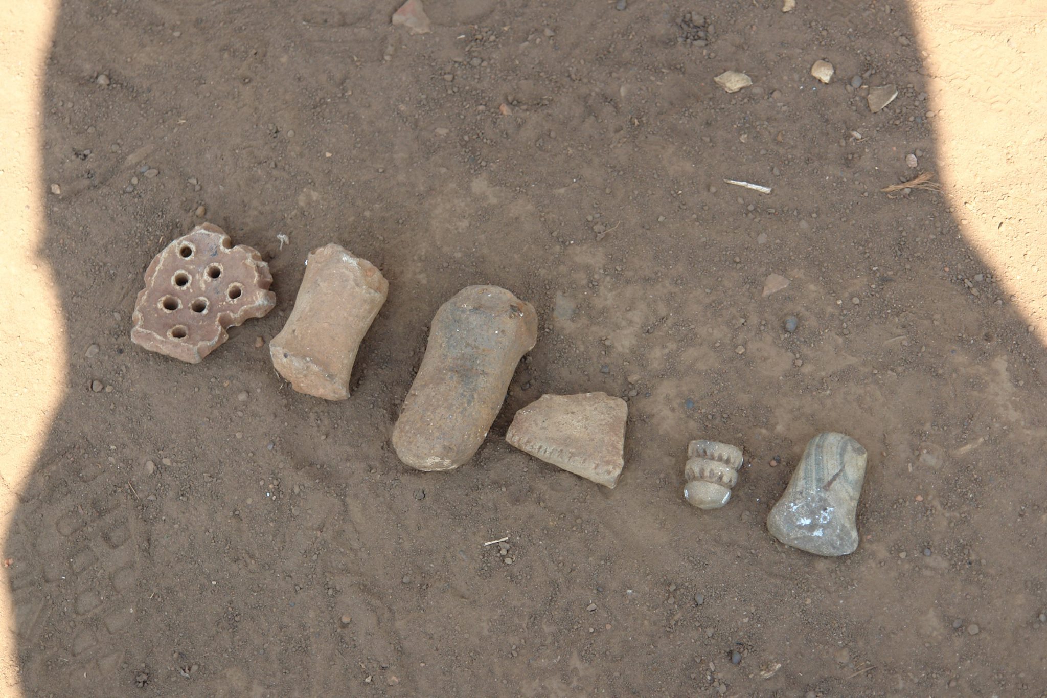 Foto Joaquim Cunha - artefatos cerâmicos - Alto Alegre dos Parecis.jpg