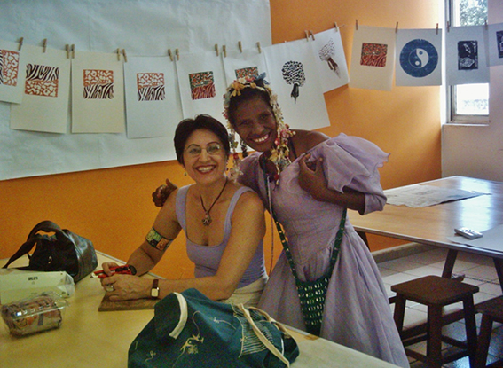 79 -  Fátima e a Bailarina da Praça.JPG